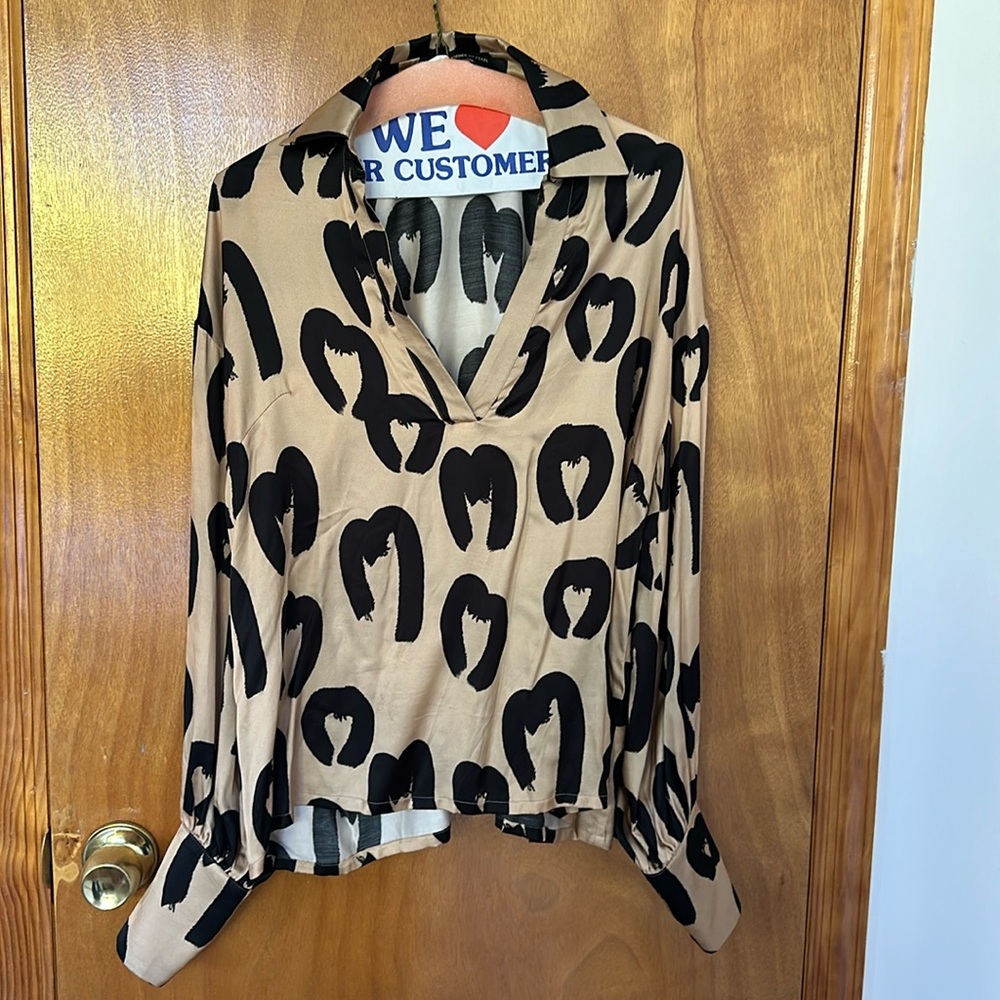 GORGEOUS “MOTHER OF PEARL LONDON” TOP FOR SALE (has matching skirt sep. listing)